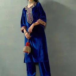 Shae by SASSAFRAS Women Ethnic Motifs Embroidered Regular Sequinned Kurta with Palazzos-40