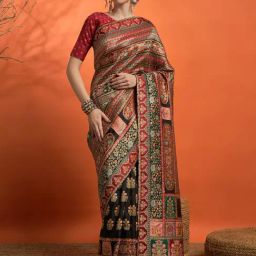 Saree Mall Black Viscose Self Saree with Blouse Piece-image-22