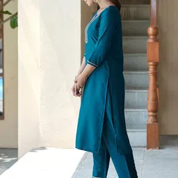 SANISA Women Ethnic Motifs Yoke Design Regular Thread Work Kurta with Trousers & With Dupatta image 4