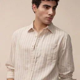 HIGHLANDER Vertical Striped Cutaway Collar Slim Fit Shirt-image-68
