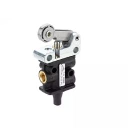 RS PRO Roller Lever 3/2 Pneumatic Control Valve, G 1/8, 1/8in Model No 2354723-33