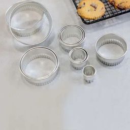 KitchenCraft Silver 11-In-1 Fluted Cutters with Metal Storage Tin-39