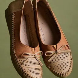 Shoetopia Bow Applique Detailed Ballerinas - Beige-picture-4