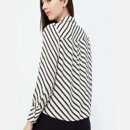 Code by Lifestyle White & Black Printed Top image 2