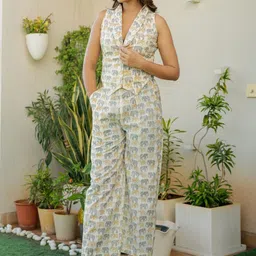 HOUSE OF JAMOTI Zuri Elephant Printed Sleeveless Co Ord Set-image-42