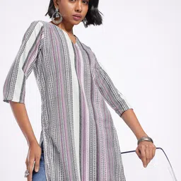 Anouk Rustic Geometric Printed V-Neck Straight Kurta-21