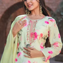 CHANDALIYO Women Embroidered Regular Kurta with Churidar & With Dupatta image 2