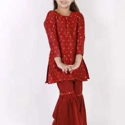 VASTRAMAY Kids Maroon Self Pattern Suit Set-image-58