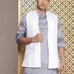 House of Pataudi Band Collar Jashn Kurta & Trousers With Nehru jacket-image-50