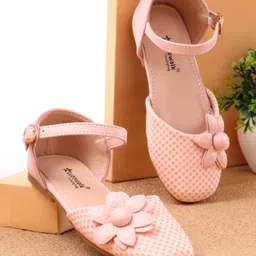 Cute Walk by Babyhug Bellies with Buckle Closure Floral Applique - Pink-picture-48