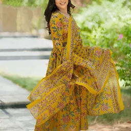 KLOSIA Women Floral Printed A-Line Kurta with Trousers & Dupatta-picture-15