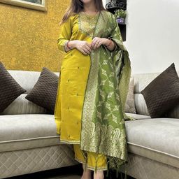 Peach Petals Floral Embroidered Zari Pure Silk Kurta With Trousers & Dupatta-image-46