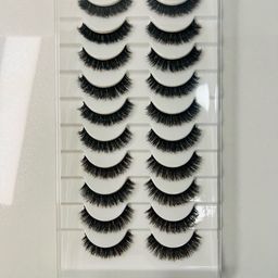 THE WINK STUDIO Set Of 10 Reusable Lightweight False Eyelashes image 4