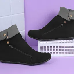 Mochi Suede Block Pumps-57