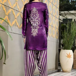 QISSA Ethnic Motifs Printed Regular Kurti With Patiala & Dupatta image 4