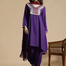 Anouk Geometric Embroidered Thread Work A-Line Kurta With Trousers & Dupatta-13