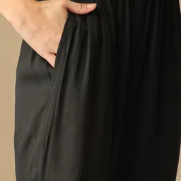 Aaghnya Women Printed Regular Kurta with Trousers & With Dupatta image 4