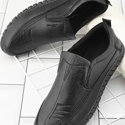 Groofer Men Black Shoes-image-11