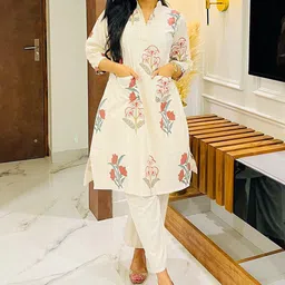 KALINI Women Floral Printed Regular Linen Kurta with Trousers-14
