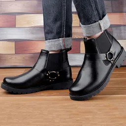riffway Round Toe ChelseaBoots image 4