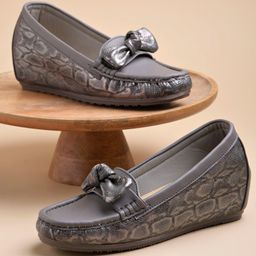 Shoetopia Bow Applique Detailed & Textured Slip On Loafers - Grey-image-70