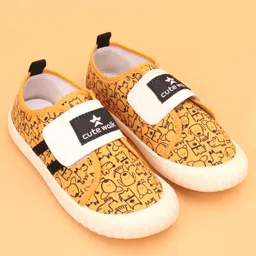 Cute Walk by Babyhug Velcro Closure Casual Shoes with Animal Print - Yellow-picture-21