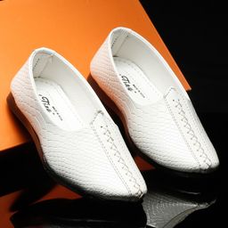 Tiny Bugs Abstract Scallop Style Designed Slip On Ethnic Wear Mojaris - White-image-2