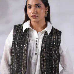 Nyaro Women Geometric Crop Open Front Jacket with Embroidered image 2