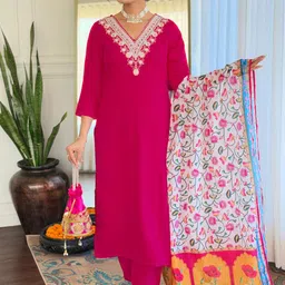 NIZA FASHION Women Floral Embroidered Regular Kurta Sets With Dupatta-image-72