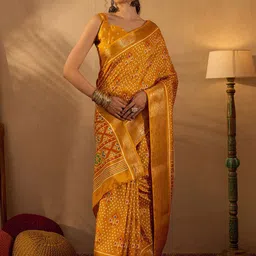 Mitera Woven Design Silk Blend Sungudi Saree-picture-51