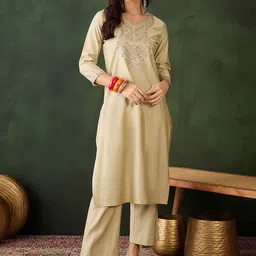 Sangria Floral Yoke Design Sweetheart Neck Sequinned Straight Kurta With Trousers-image-33