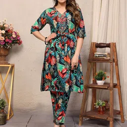 SUNDARNAARI Floral Embroidery V-Neck Tie Up Detailed Tunic & Trousers-picture-12
