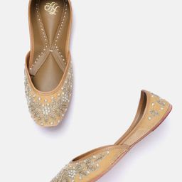 House of Pataudi Women Floral Embellished Mojaris-image-52