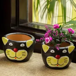 ExclusiveLane 'Meek Meow' Black & Yellow Planter Pot - Set of 2-17
