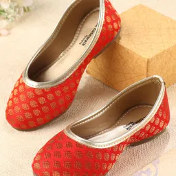 Cute Walk by Babyhug Slip On Mojaris - Red-picture-15