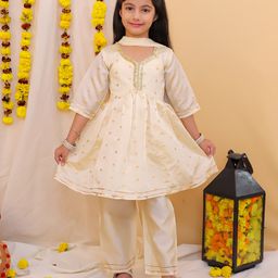 KID1 Taffeta Silk Three Fourth Sleeves Ethnic Embroidered & Lace Embellished Kurta Pant With Dupatta Set - Off White-image-12