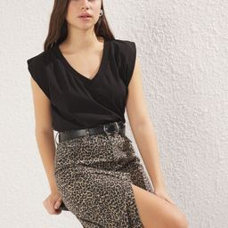 Trendyol Women V-Neck Pockets T-shirt-picture-42