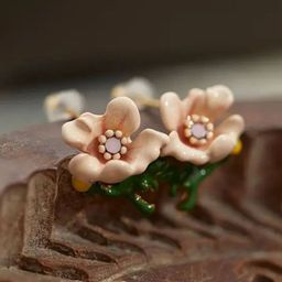 SUYUG Gold-Plated Artificial Stones Studded Floral Shaped Studs-3