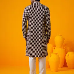 SOJANYA Men Embroidered Regular Thread Work Kurta with Pyjamas image 4
