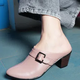 Rubeezz Block Pumps with Buckles-39