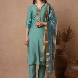 FASHOR Floral Yoke Design V Neck Straight Zari Kurta & Trousers With Dupatta-13