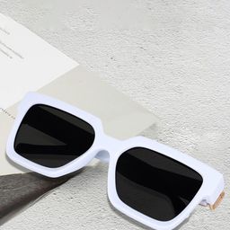 LEGEND EYEWEAR Unisex Square Sunglasses with UV Protected Lens SGLH8XV5VT9UZ3H5-5