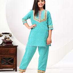FlyFinns Cotton Three Fourth Sleeves Katha Printed & Lace Embellished Katha Kurta & Coordinating Pant Set - Green-image-24
