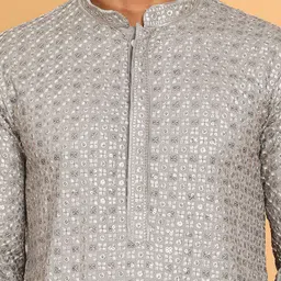 Jompers Men Embroidered Regular Sequinned Kurta with Pyjamas image 2