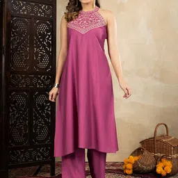 House of Pataudi Floral Yoke Design Thread Work A-Line Kurta & Trousers-image-77