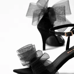 Signature Sole Embellished Bow Detail Slim Heels-28
