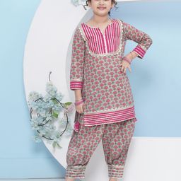 Bitiya By Bhama Cotton Woven Three Fourth Sleeves Floral Motifs Printed Gota Lace Embellished Kurta Salwar Set - Green & Pink-image-56