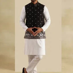 SOJANYA Men Floral Embroidered Cotton Kurta with Pyjama-38