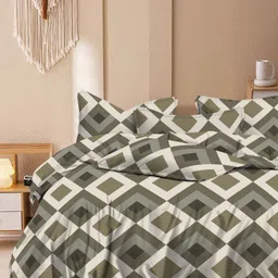Aura White & Olive Green Geometric 350 TC King Bedsheet with 2 Pillow Covers-image-53