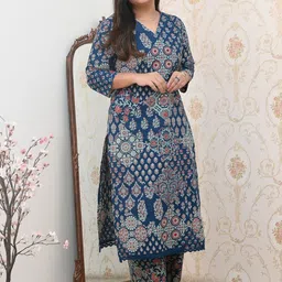 DIVASTRI Women Floral Printed Regular Kurta with Palazzos-picture-39
